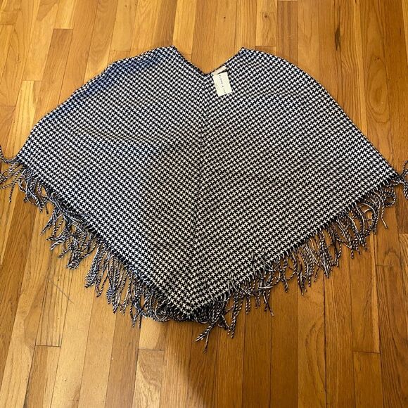 LORD & TAYLOR BLACK & WHITE SHAWL - NWT - Picture 1 of 4